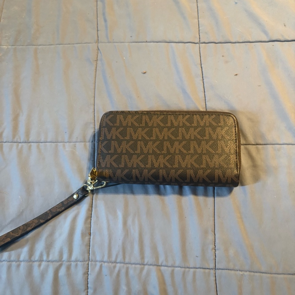 Brown Monogram Zip Wristlet.❌Not Michael Kors❌